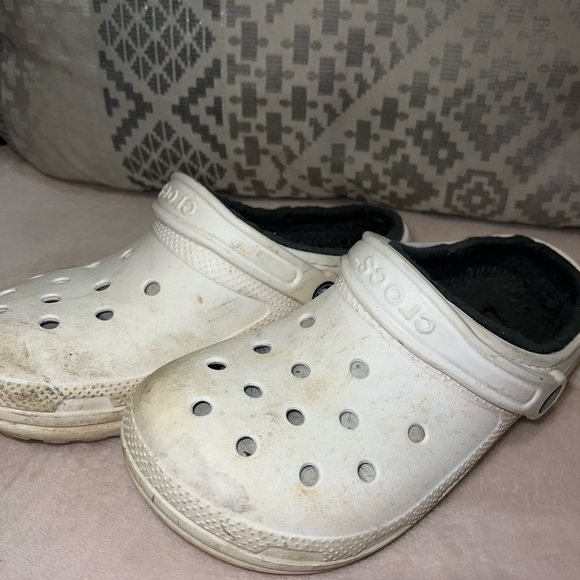 White fuzzy crocs - Picture 1 of 5